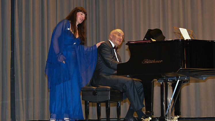 Impressionen vom Konzert des Duos "Con Emozione" in Bad Bocklet. Liane Fietzke (Sopran) und ihr Mann Norbert (Klavier).  Foto: Björn Hein