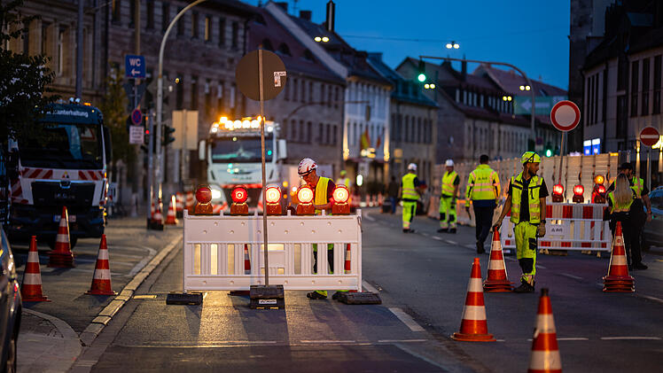Aufbauarbeiten f&uuml;r die Michaelis-Kirchweih F&uuml;rth