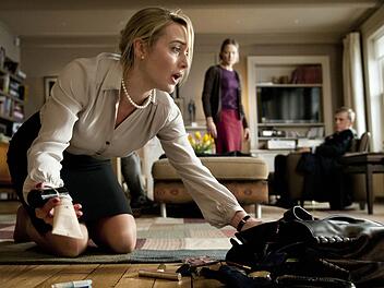 Der Gott des Gemetzels Nancy (Kate Winslet) ist mit ihren Nerven völlig am Ende.