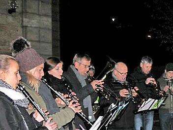 Die Altenbergmusikanten spielten für den guten Zweck.  Foto: Ewald Kiesel