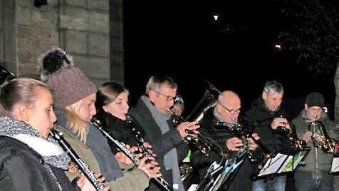 Die Altenbergmusikanten spielten für den guten Zweck.  Foto: Ewald Kiesel