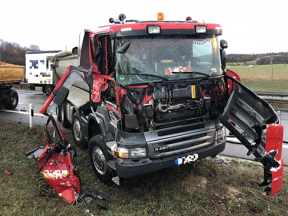 Verkehrsunfall mit mehreren Lastwagen