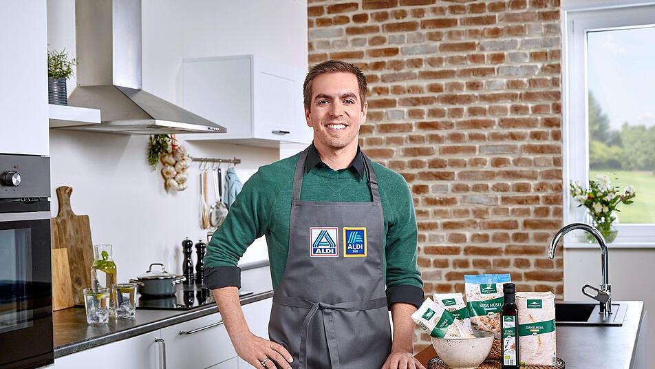 F&uuml;r seine Werbung f&uuml;r die Supermarktkette Aldi wird der ehemalige deutsche Fu&szlig;ball-Nationalspieler Philipp Lahm im Internet hart angegangen. Foto: ALDI/obs