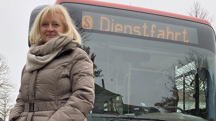 Sie sucht das Gespräch, um den ÖPNV weiter zu verbessern. Veronika Schadeck ist im Landkreis Kronach als Mobilitätsscout unterwegs.  Foto: Landratsamt Kronach/Alexander Löffler
