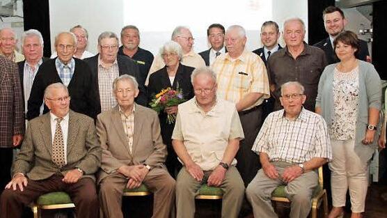 Viele Mitglieder wurden für langjährige Treue geehrt, vier zu neuen Ehrenmitgliedern ernannt. Foto: J. Blum