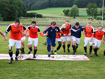 Der ASV Kleintettau ist zurück: Mit dem 2:0-Sieg beim TSV Weißenbrunn am letzten Spieltag machten die "Glasmacher" den Wiederaufstieg in die Bezirksliga perfekt.  Foto: Heinrich Weiß
