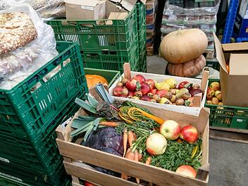 Nicht mehr zu verkaufen, aber zu schade für die Mülltonne: Foodsharing "rettet" solche Lebensmittel und fördert damit Nachhaltigkeit. Foto: Markus Scholz/dpa