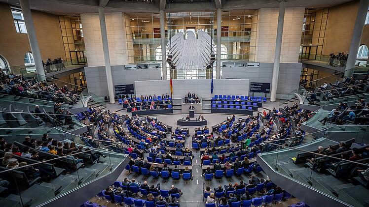 Sollen Politiker in die Rentenkasse einzahlen? CDU-Minister hat klare Haltung dazu