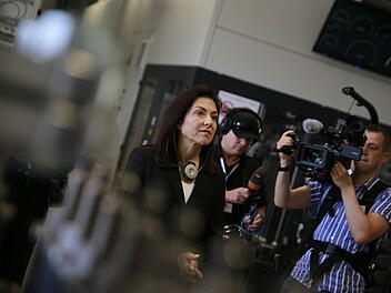 Wirtschaftsministerin Katherina Reiche bei Bosch in Bamberg