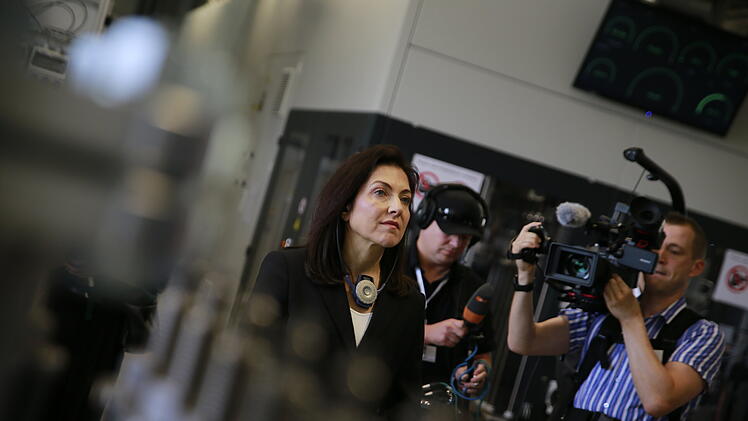 Wirtschaftsministerin Katherina Reiche bei Bosch in Bamberg