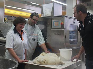 Sie sind ein Team: Edith Müller mit ihren Söhnen Ulrich und Peter Müller. Foto: Veronika Schabeck