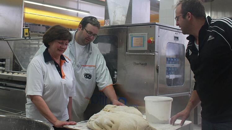 Sie sind ein Team: Edith Müller mit ihren Söhnen Ulrich und Peter Müller. Foto: Veronika Schabeck
