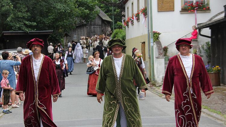 Blick in den Festzug Foto: Veronika Schadeck