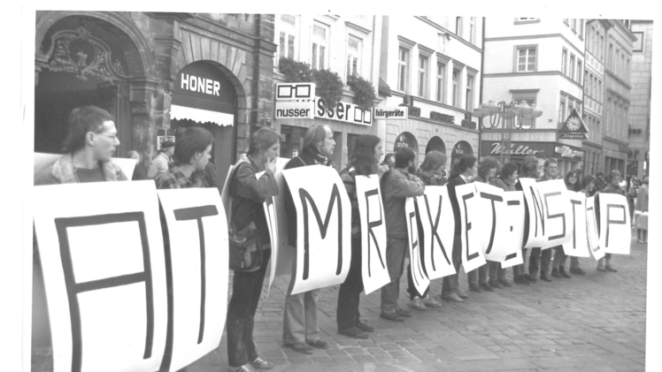 Gegen die nukleare Aufrüstung demonstrierten 1983 junge Menschen in der Fußgängerzone.FT-Archiv