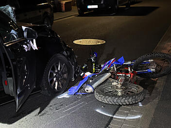 Sommerkahl: Verkehrsunfall - 16-jähriger Biker schwer verletzt