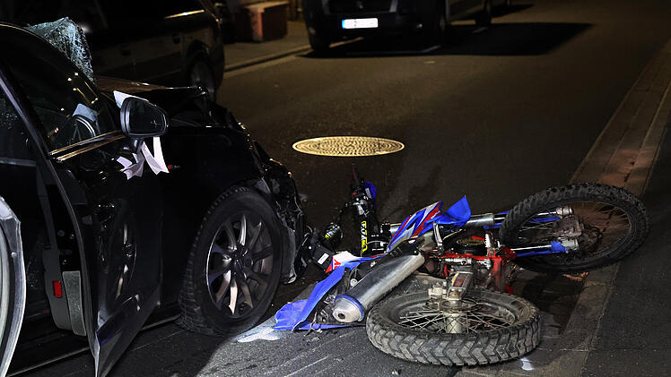 Sommerkahl: Verkehrsunfall - 16-jähriger Biker schwer verletzt