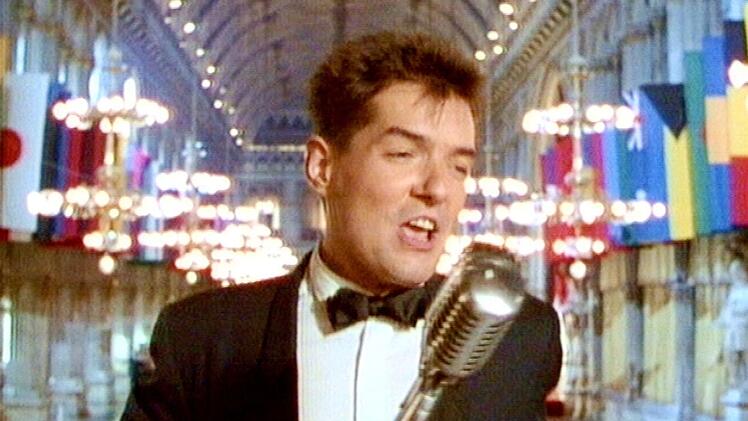Den Erfolg von "Rock Me Amadeus" konnte Falco zwar nicht wiederholen, einige spektakul&auml;re Hits konnte er dennoch landen, unter anderem mit "Vienna Calling" und dem Skandal-Song "Jeanny".