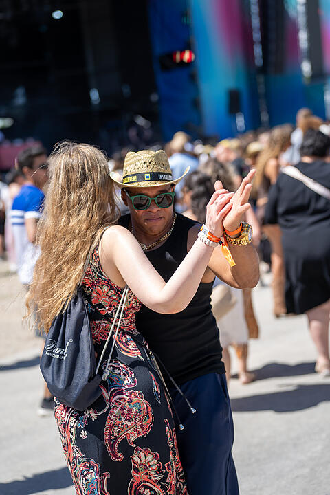 Mit vielen internationalen und nationalen Live-Acts.