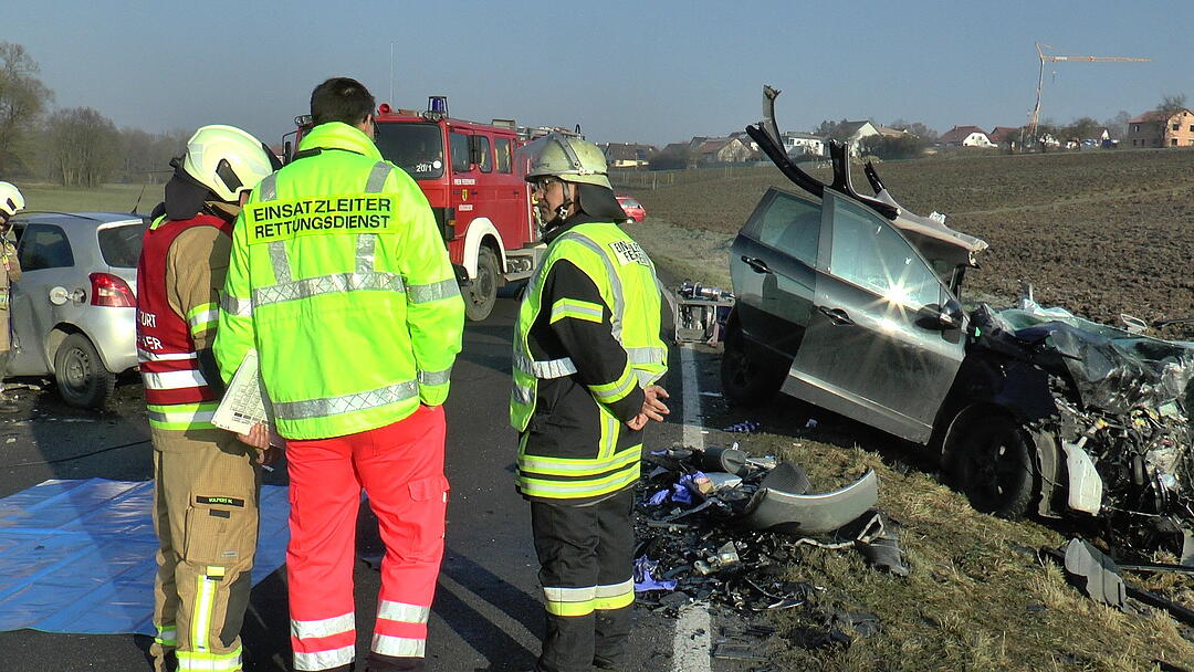 Kreis Haßberge: 29-Jährige stirbt bei schwerem Frontal-Crash