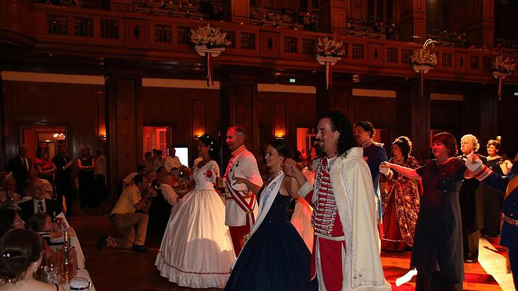 Eindrücke vom Rakoczy-Ball mit Gläser-Polonaise. Foto: Ralf Ruppert