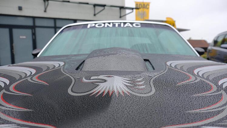 Mit seinem etwa 300 Ps starken Pontiac war Nicolei Schuhmann aus Elfershausen angereist. Foto: Gerd Schaar
