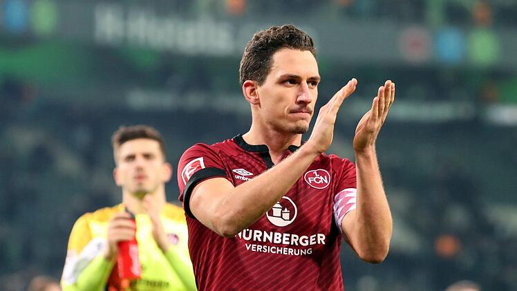 Applaus hat sich Georg Margreitter verdient, er geh&ouml;rte zu den leistungsst&auml;rksten Club-Spielern in der Bundesliga-Hinrunde. Allerdings zeigt sein Gesichtsausdruck, dass die N&uuml;rnberger mit dem bisherigen Saisonverlauf nicht zufrieden sein k&ouml;nnen. Wolfgang Zink