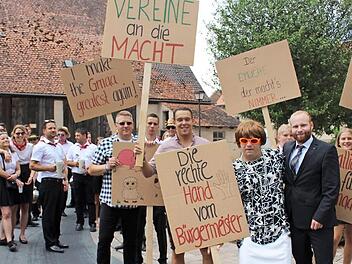 Die Frage "Wer wird Bürgermeister?" treibt die Kirchweihjugend um. Foto: Evi Seeger