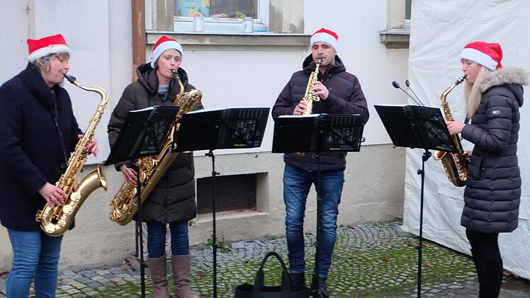 Die Rhöner Saxophöner spielten in Thundorf.  Foto: Philipp Bauernschubert