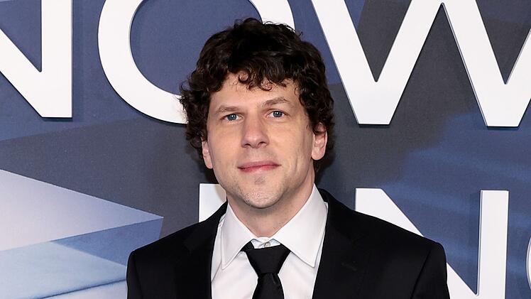 Jesse Eisenberg erinnert sich an intensive Dreharbeiten zu "Die Unfassbaren 3 - Now You See Me".