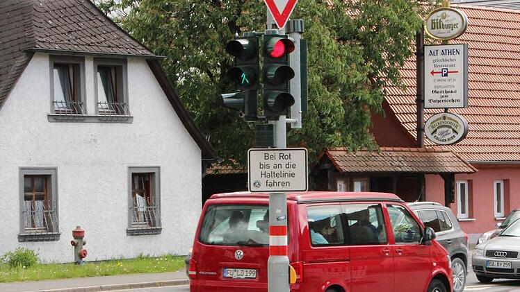 Ein neuralgischer Punkt: die Ampel an der Breitenbacher Straße. Fotos: Josef Hofbauer
