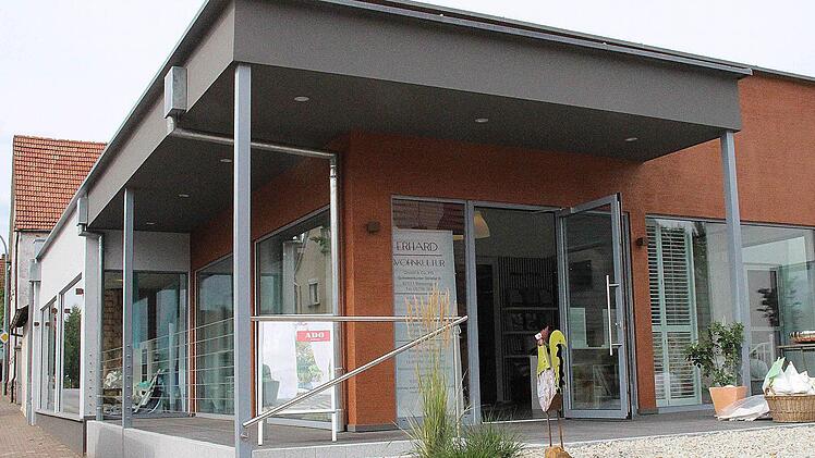 Umgezogen von der Wiesenstraße in einen Neubau in der Schweinfurter Straße 9 ist das Rannunger Unternehmen Erhard Wohnkultur GmbH & Co KG. Foto: Dieter Britz