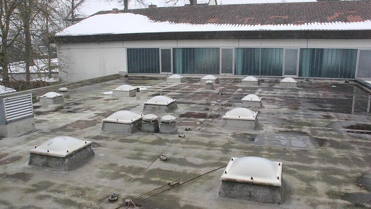 Blick über den Zwischenbau zur Turnhalle  Foto: Friedwald Schedel
