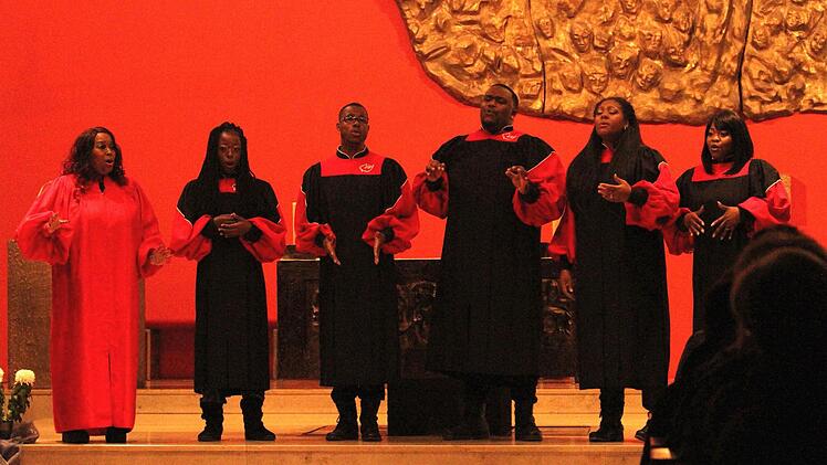 Die "Glory Gospel Singers" bei ihrem Auftritt in Ebelsbach Foto: G+ünther Geiling