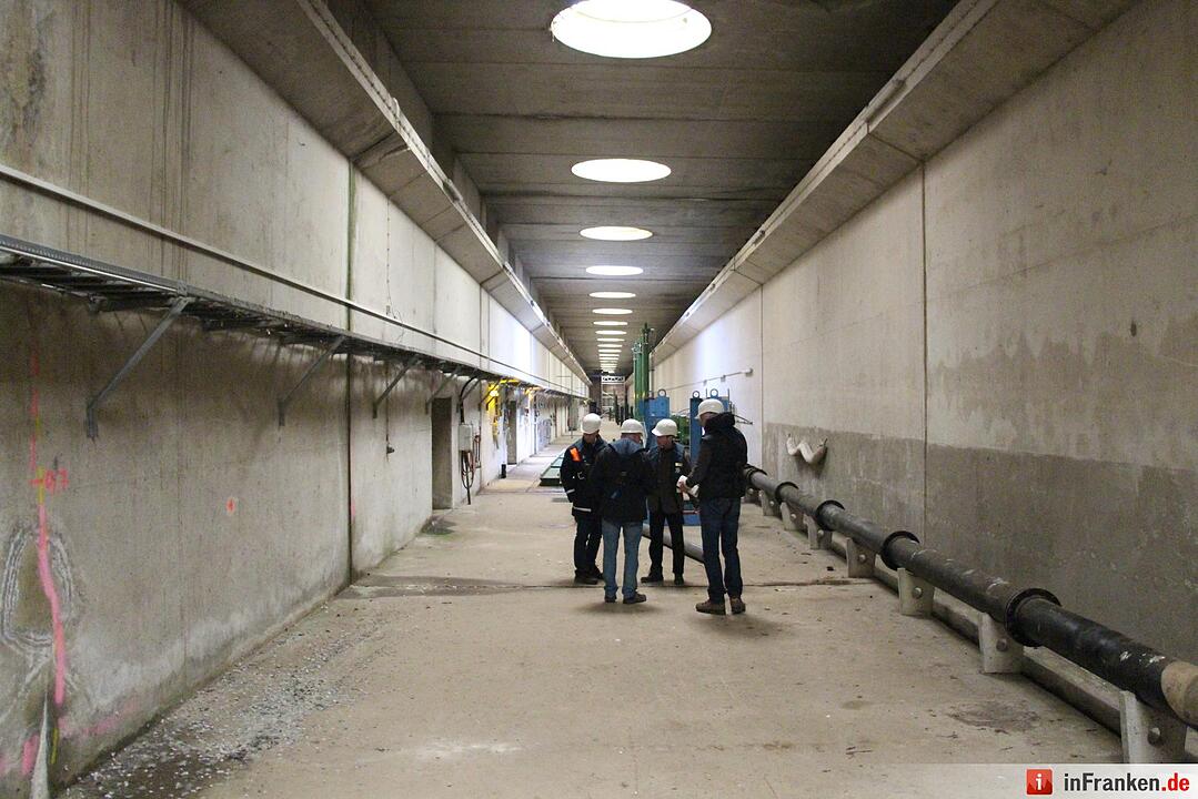 Auf Foto-Tour im  Inneren der Schleuse Erlangen