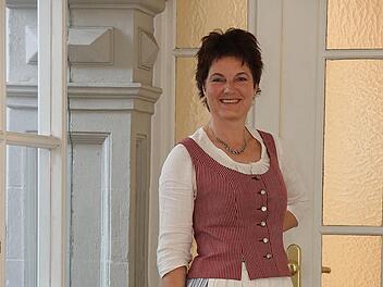 Birgit Jauernig in der neuen Bamberger Tracht, die auf historischen beruht. Foto: Matthias Hoch