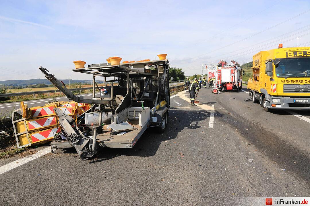 Lkw donnert in WarnleitanhŠnger von Wanderbaustelle - Autofahrer wenden eigenstŠndig und werden zu Geisterfahrern