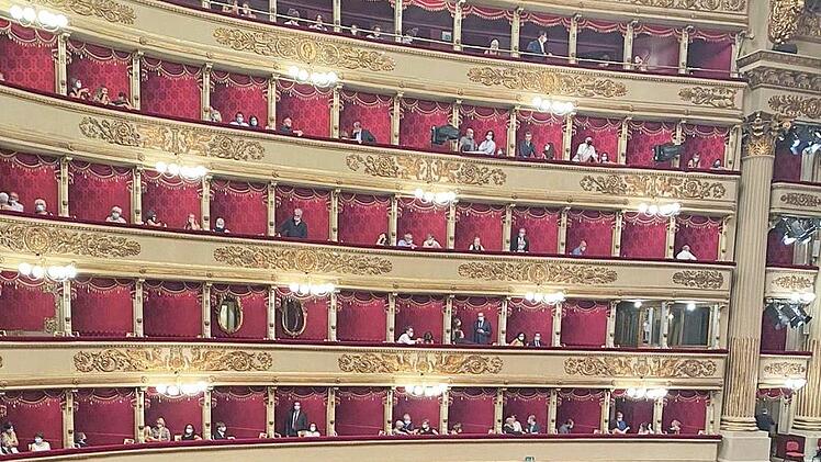 Ein Besuch in der Mailänder Scala gehörte zum Programm der Reise des Adelsdorfer Bürgermeisters. Fotos: privat