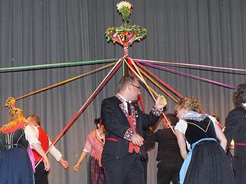 Musik, Tänze und Mundart präsentierte der Sängerkranz Reichenbach in Bad Bocklet. Foto:  Björn Hein