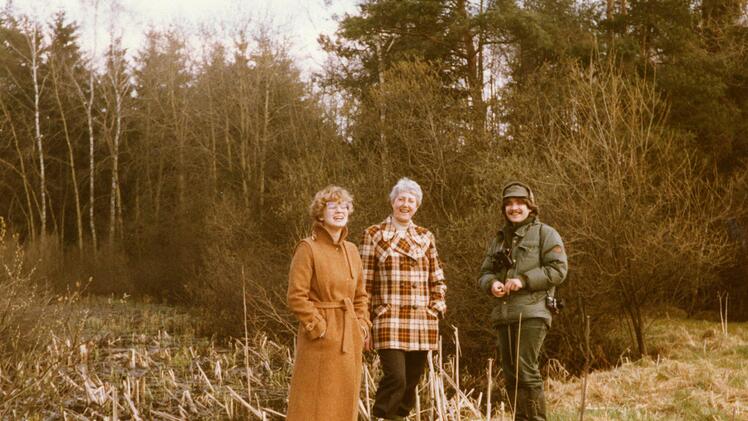 Kai Frobel , Initiator des Projektes "Grünes Band", mit jungen Naturschützern auf der "Pechwiese" bei Schwärzdorf Anfang der 80er-Jahre. Foto: Archiv BuNa/privat