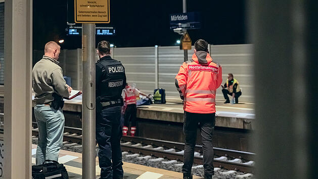 Mann im Bahnhof M&ouml;rfelden von G&uuml;terzug erfasst