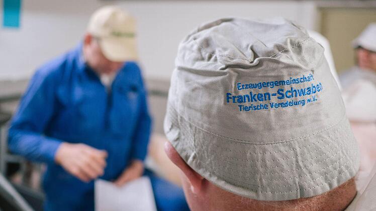 Auch die Kopfbedeckung ist aus hygienischen Gründen vorgeschrieben