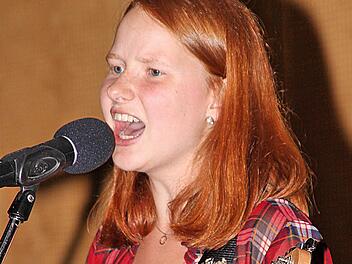 Die Schüler des Philipp-Schönborn-Gymnasiums Münnerstadt begeisterten bei ihrem Sommerkonzert mit Musik und Gesang. Foto: Dieter Britz