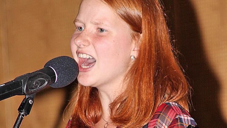 Die Schüler des Philipp-Schönborn-Gymnasiums Münnerstadt begeisterten bei ihrem Sommerkonzert mit Musik und Gesang. Foto: Dieter Britz