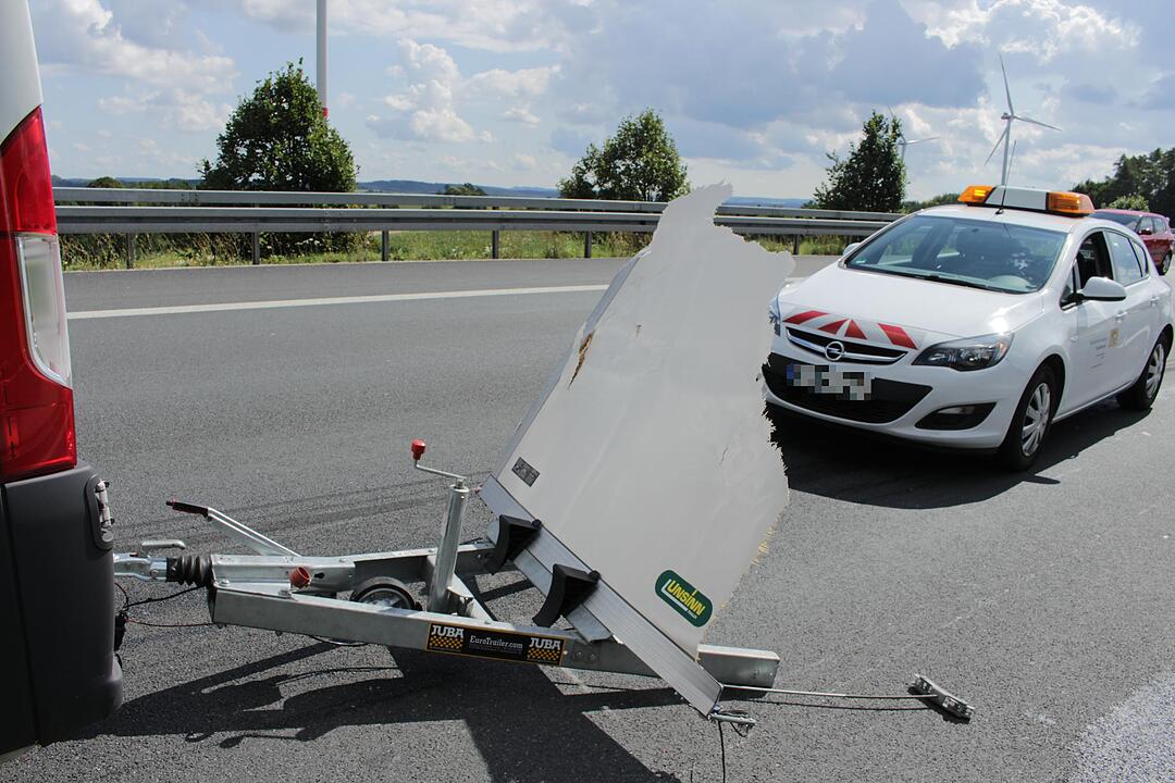 Pegnitz: Vater und Sohn rasen in Absicherungsfahrzeug