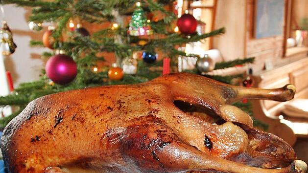 Die Vogelgrippe hat in den St&auml;llen gew&uuml;tet. Der Verbraucher muss f&uuml;r das Festessen zum Martinstag und zum Weihnachtsfest tiefer in die Tasche greifen.    Foto: Karl-Josef Hildenbrand/dpa