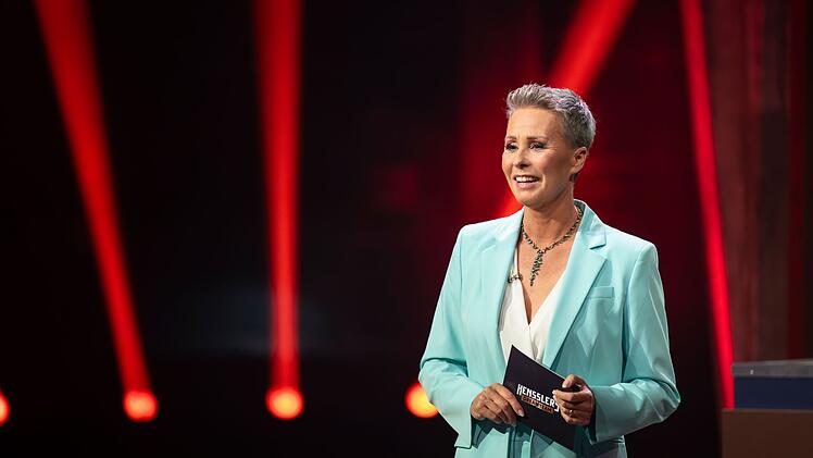 Im finalen Showdown der Teamkapitäne nutzte Sonja Zietlow die Gelegenheit und lud beide ins RTL-Dschungelcamp ein. "Das würde lustig werden."