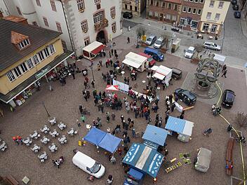 An den Samstagen zieht der Wochenmarkt Kunden in die Innenstadt. Foto: Archiv/Arkadius Guzy