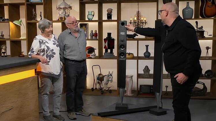 Michael Petry brachte ein paar S&auml;ulenstandlautsprecher der Nobelmarke Bang & Olufsen in die ZDF-Show mit.