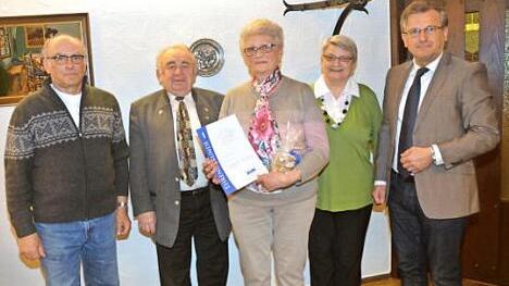 Ehrungen beim VdK mit (von links): Karl- Friedrich Schindhelm, Heinz Hausmann, Ursula Wagner, Maria F&ouml;rtsch und B&uuml;rgermeister Rainer Detsch Foto: K.- H. Hofmann