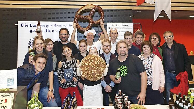 Die Bamberger brachten nicht nur Bier, Brezeln und Bratwürste mit zur Messe nach Rodez, sondern auch gute Laune.  Foto: Stadt Bamberg